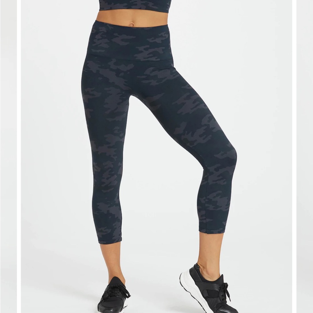 Spanx Look at Me Now Seamless Cropped Leggings